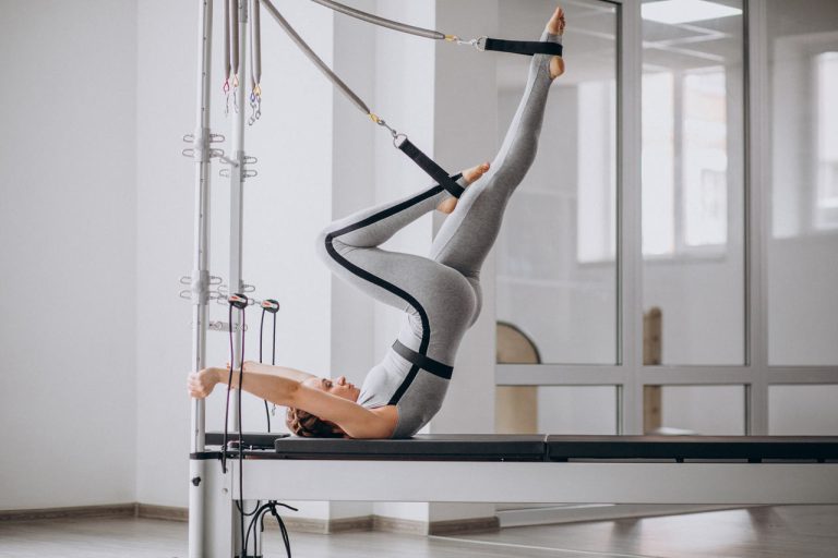 O pilates emagrece, desde que alinhado a uma boa alimentação e rotina de exercícios. Confira nossas dicas!