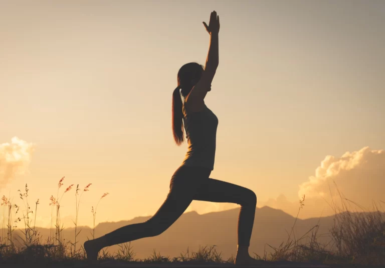 Silhueta de praticante de Yoga