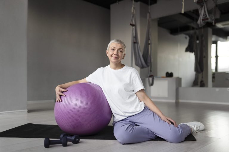 Pilates com bola: benefícios e exercícios para fortalecimento e flexibilidade