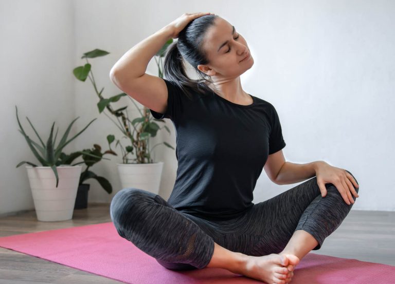 Yoga para dor de cabeça: posturas e técnicas que ajudam no alívio